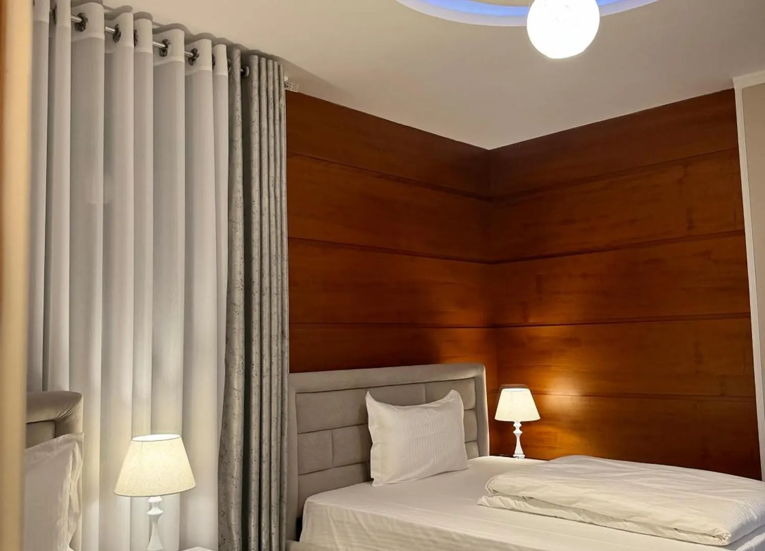 Sun Tower Luxury Suite-View From Of Tirana Center Apartment