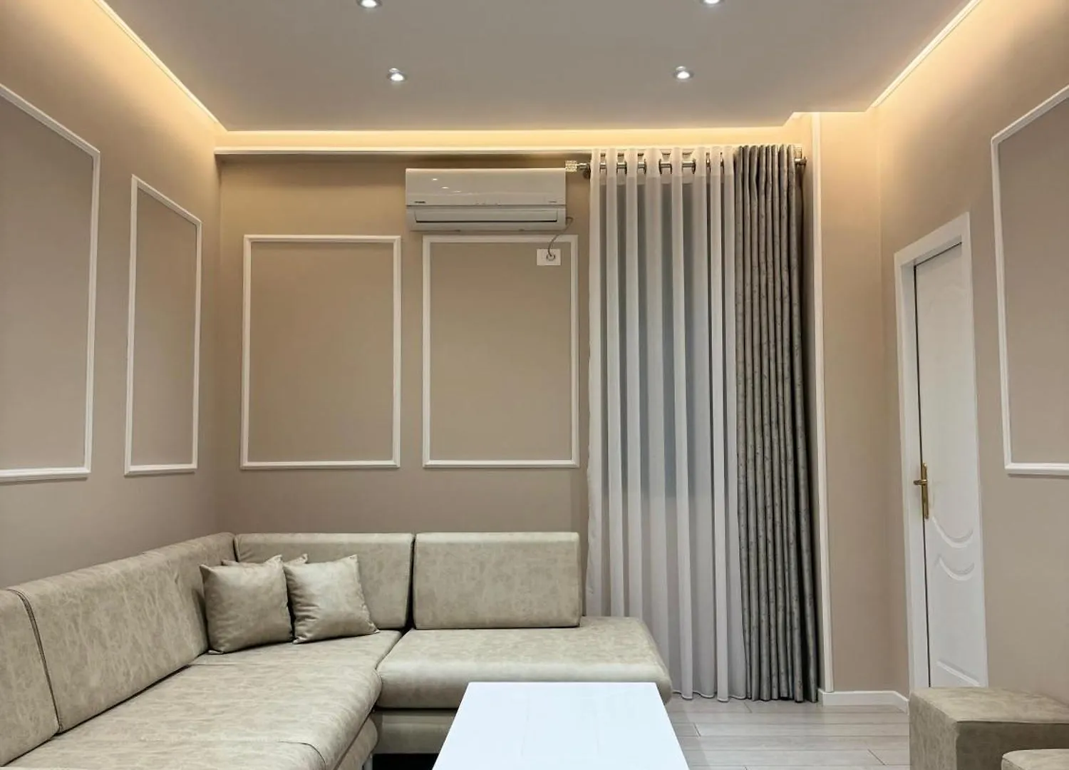 Sun Tower Luxury Suite-View From Of Tirana Center Albania