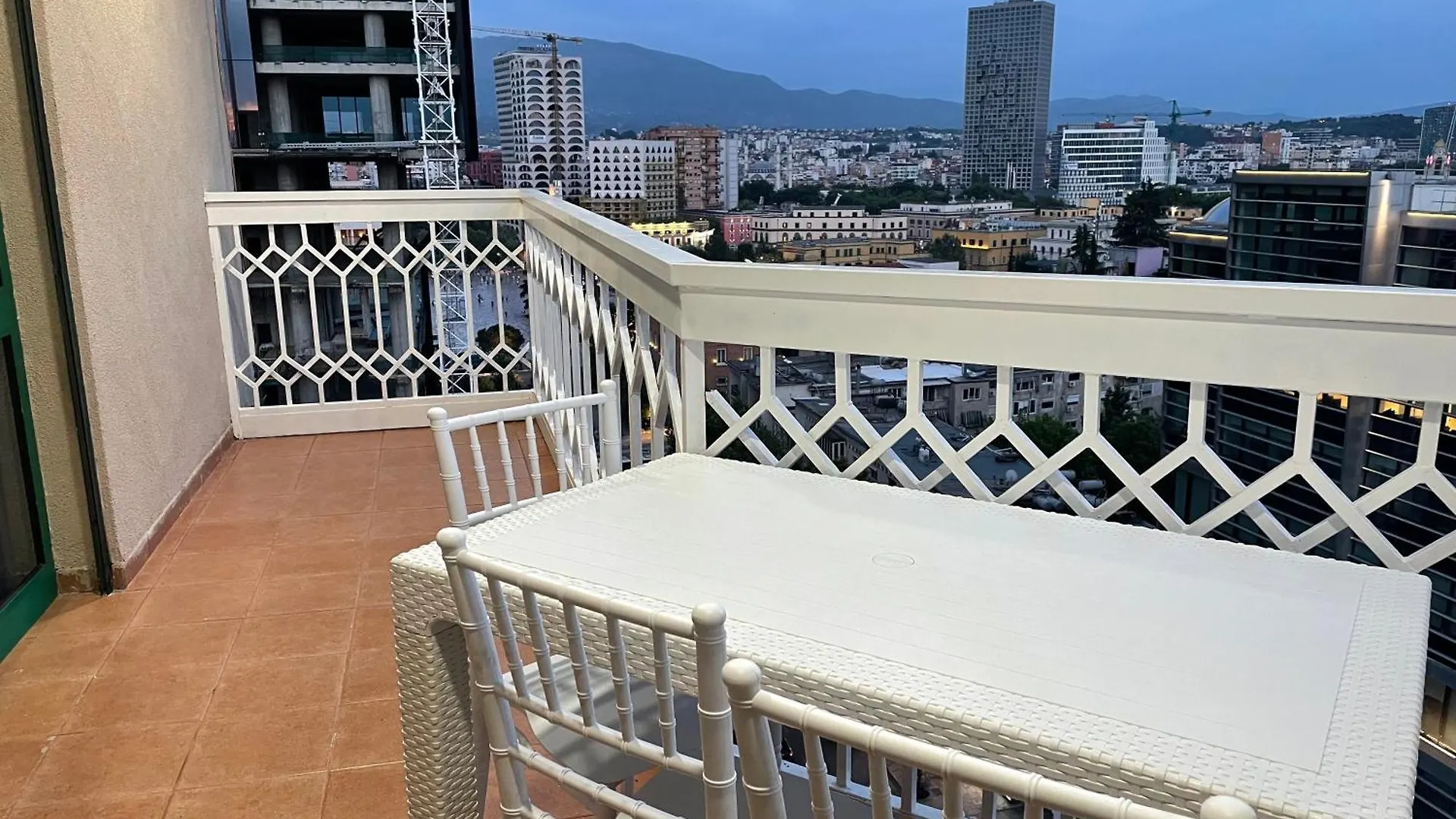 Sun Tower Luxury Suite-View From Of Tirana Center Apartment
